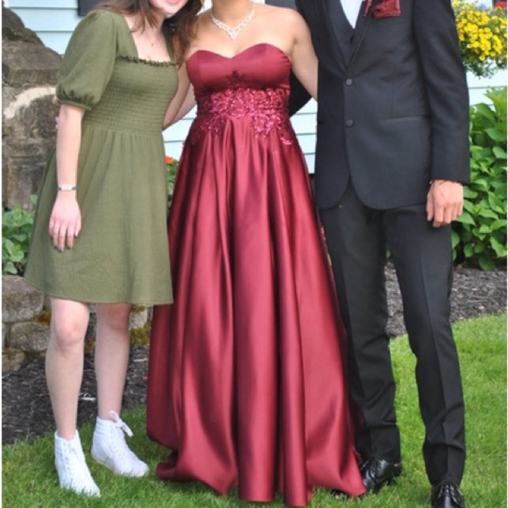 Prom/Ball/Pageant Gown - Picture 8 of 8